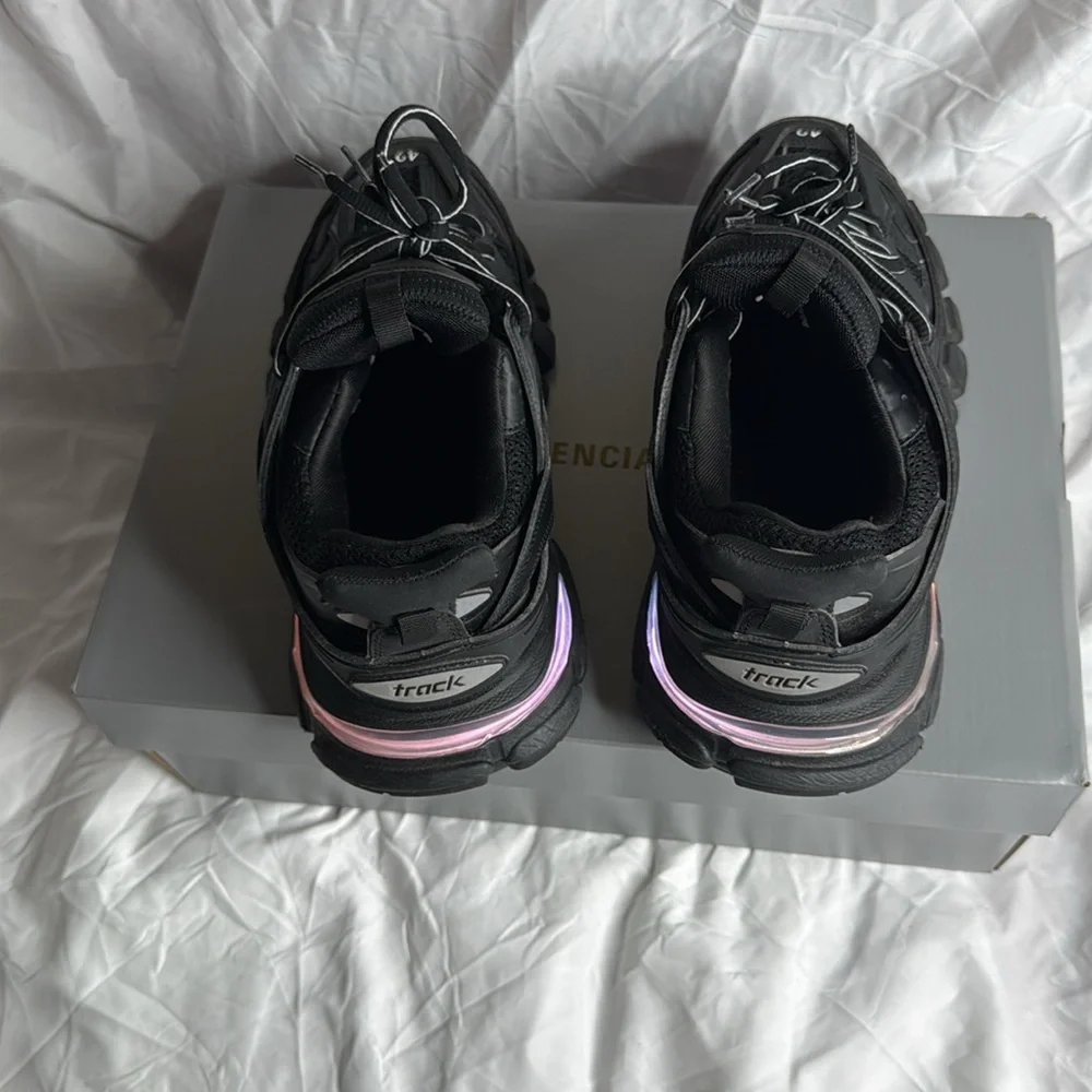 Size 42 - Picture 11 of 13